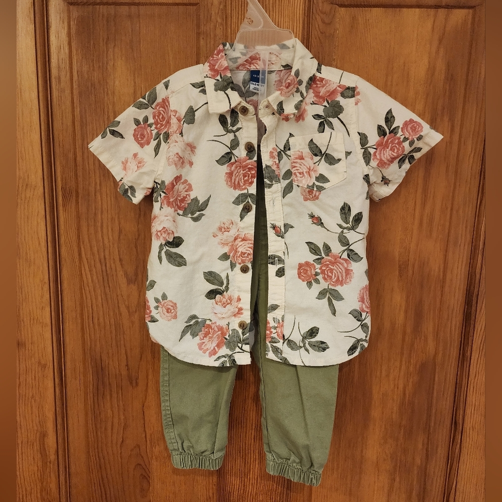 Old Navy Short-Sleeve Shirt and Pants Set Everyone's Coming Up Roses 18-24M